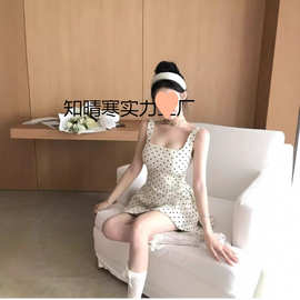 小个子法式波点吊带连衣裙子女夏季新款气质绝美字蓬蓬短裙