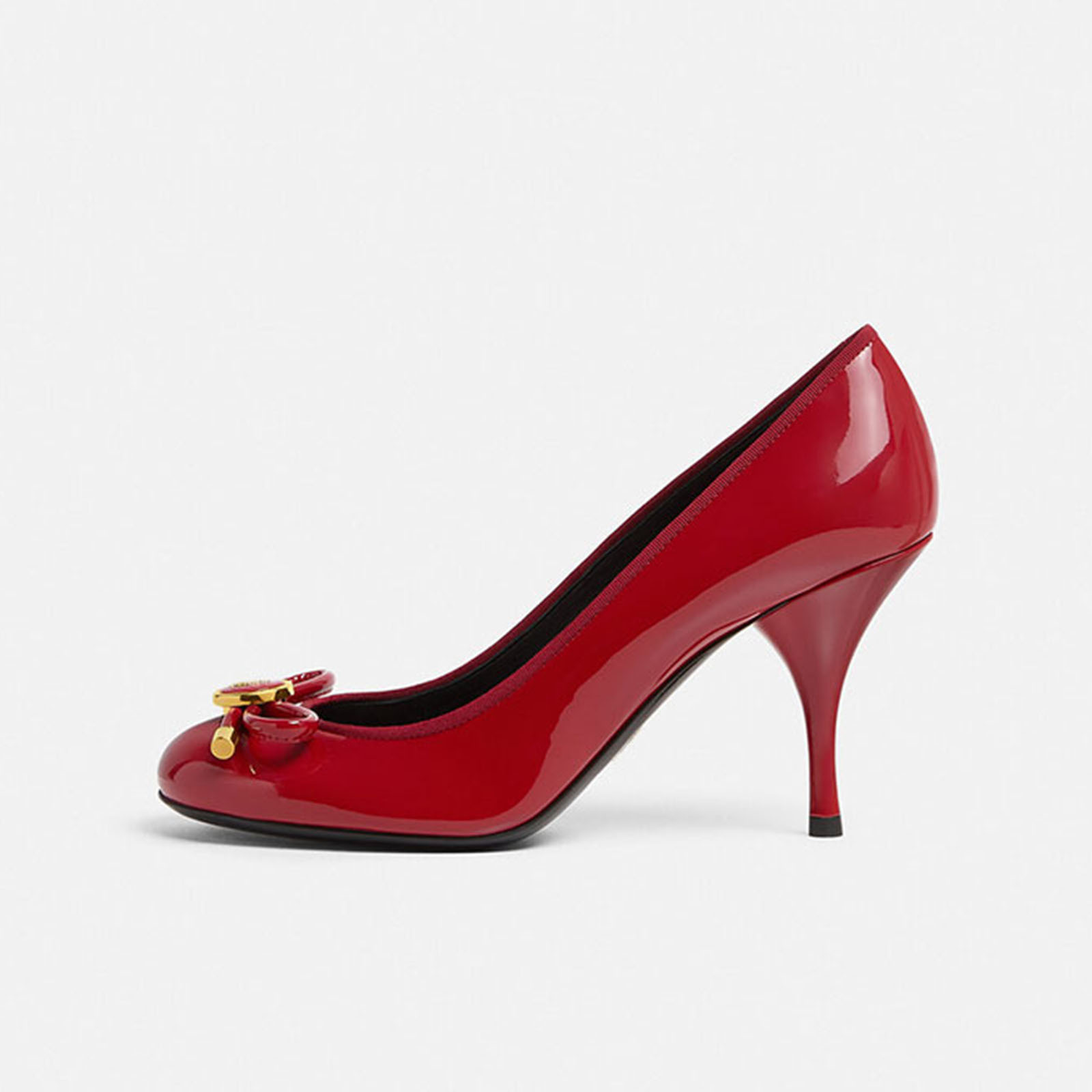 Red high heels made of patent leather with bow low-cut