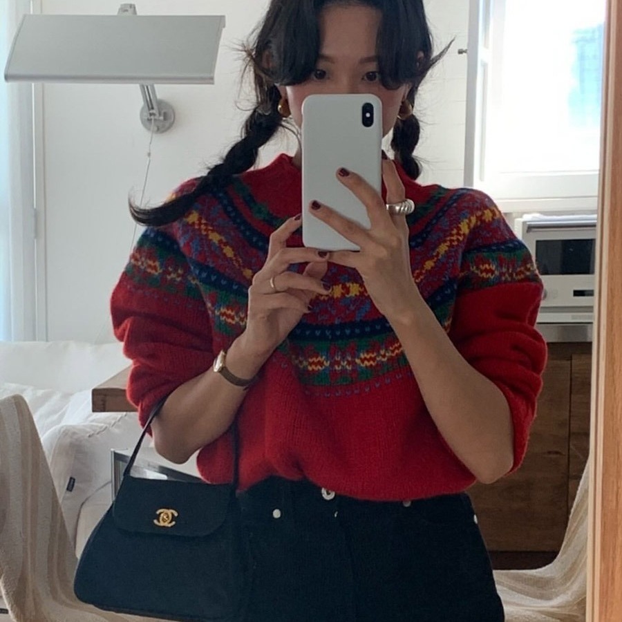 Demi-season retro red knitted sweater