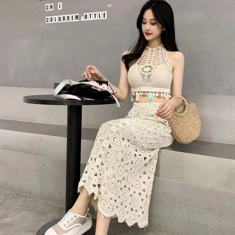 Summer new seaside vacation elegant hollow crocheted tassel camisole lace high waist bag arm skirt two-piece set