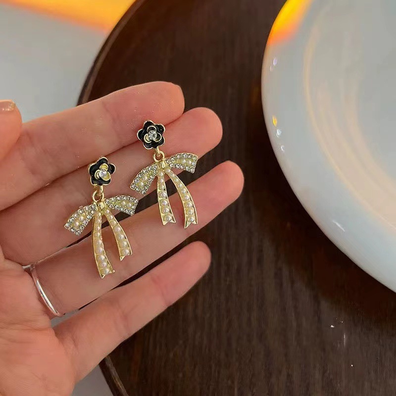 Elite elegant earrings pearl with bow