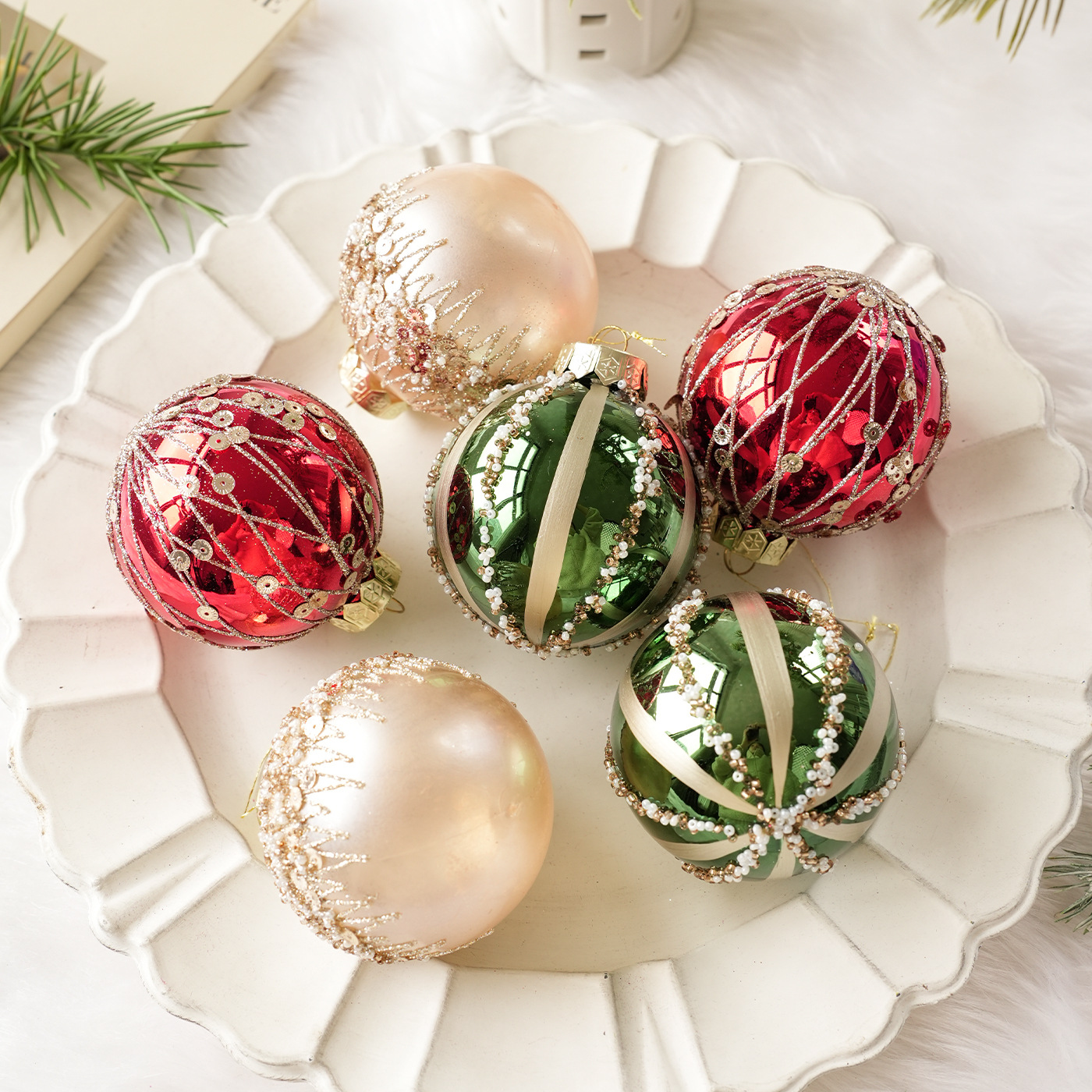 Nuevo producto 8CM bolas de Navidad en caja de color bolas de polvo adhesivo sequilla de plástico árbol de Navidad colgante decoración
