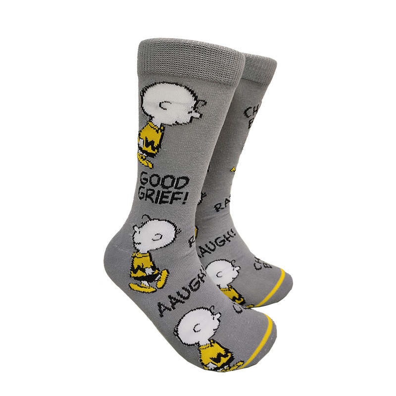Calcetines de moda de dibujos animados de suministro de punto transfronterizo su Yu esponja bebé película hombres y mujeres calcetines de media pantorrilla