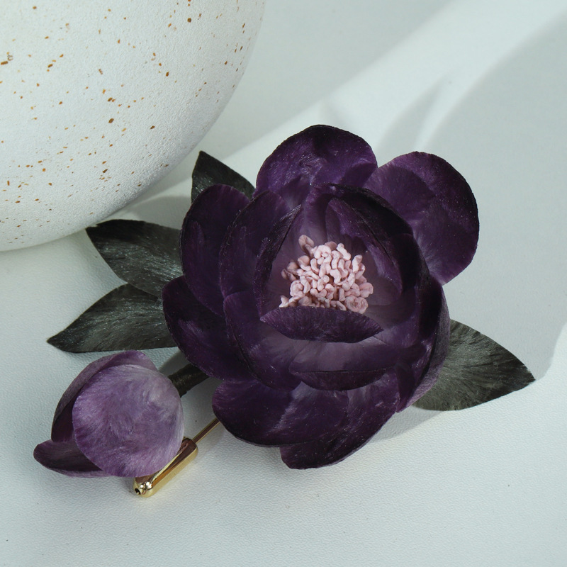 Broche de flores púrpura