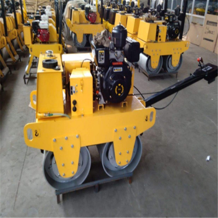 compactador de ruedas de acero de mano 1 tonelada 2 toneladas 3 toneladas rodillo pequeño Yue Gong060 rodillo diesel de mano