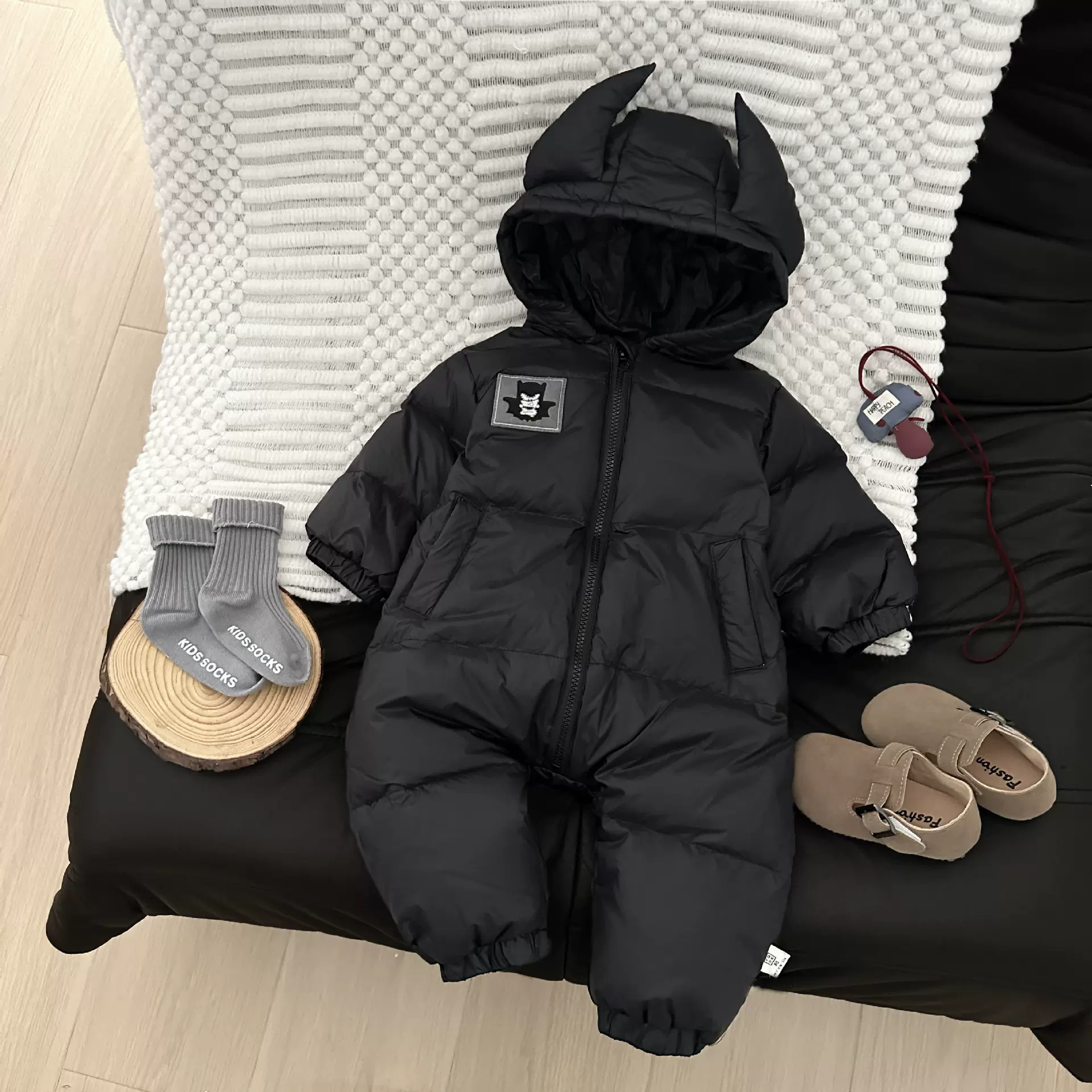 婴儿羽绒服冬季连体衣宝宝外出服保暖衣服帅气男童洋气白鸭绒爬服