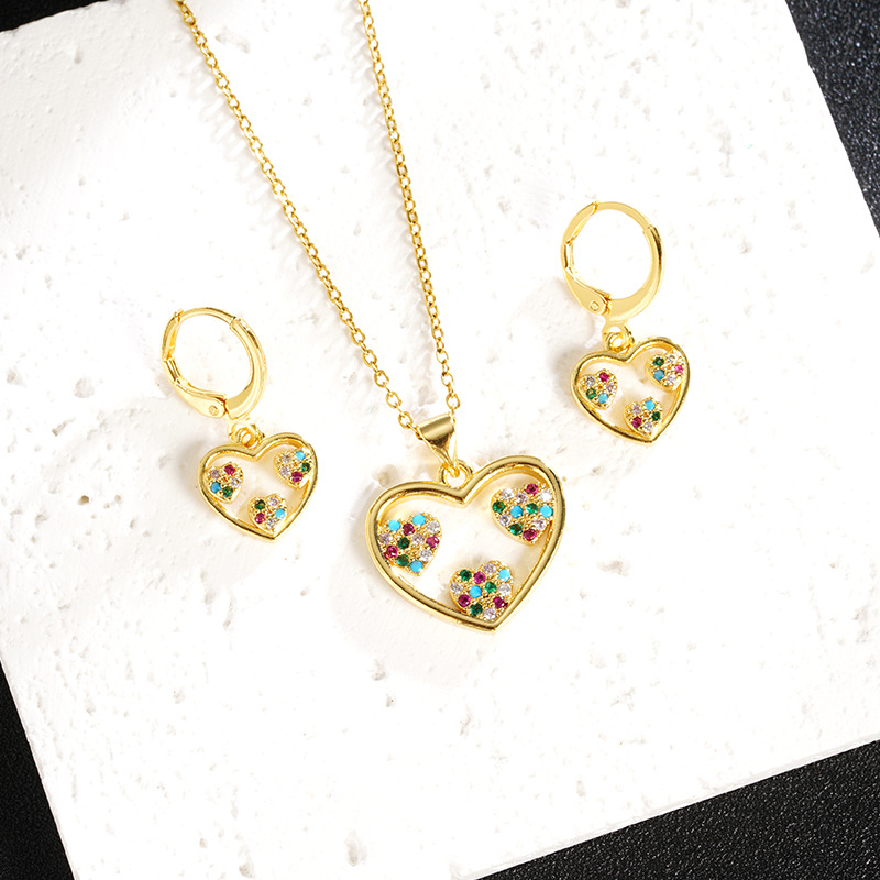 Pendientes de circón de amor hueco de oro de arena de Vietnam, femenino, diseño de nicho, personalidad, collar de temperamento, ventas directas de fábrica