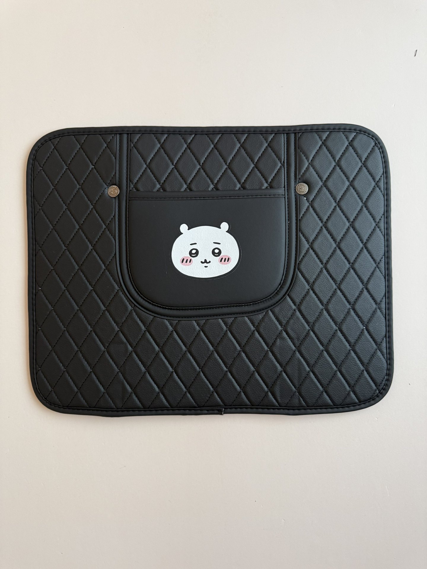 Car seat back anti-kick pad for children, rear seat anti-kick pad, Chiikawa cartoon cute Usagi seat anti-stain pad