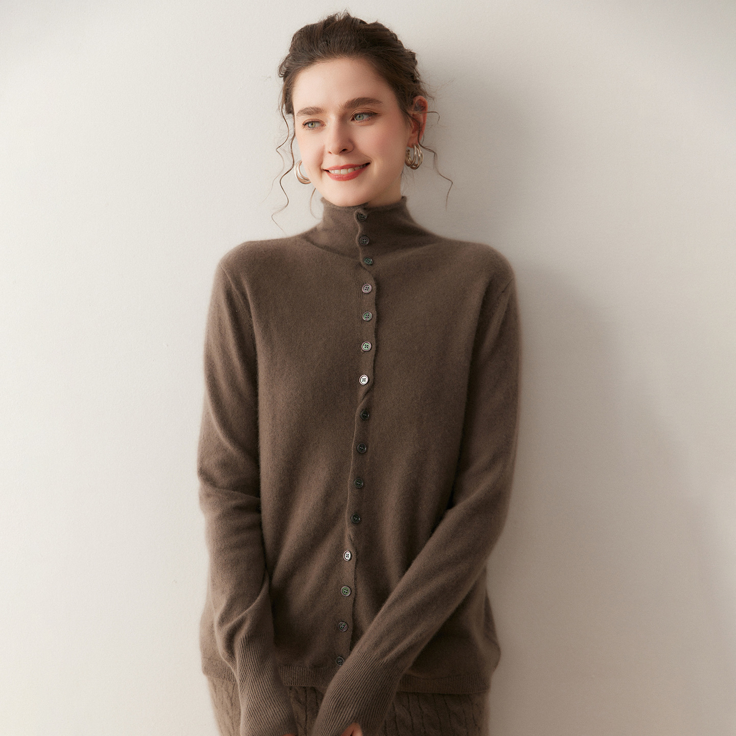 秋冬山羊绒开衫女立领正反面排扣开衫长袖宽松保暖毛衣针织衫通勤