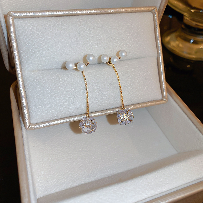 Pendientes largos geométricos incrustados en diamantes de plata de aguja de perlas de diseño de moda francesa pendientes de celebridades de Internet al por mayor para las mujeres