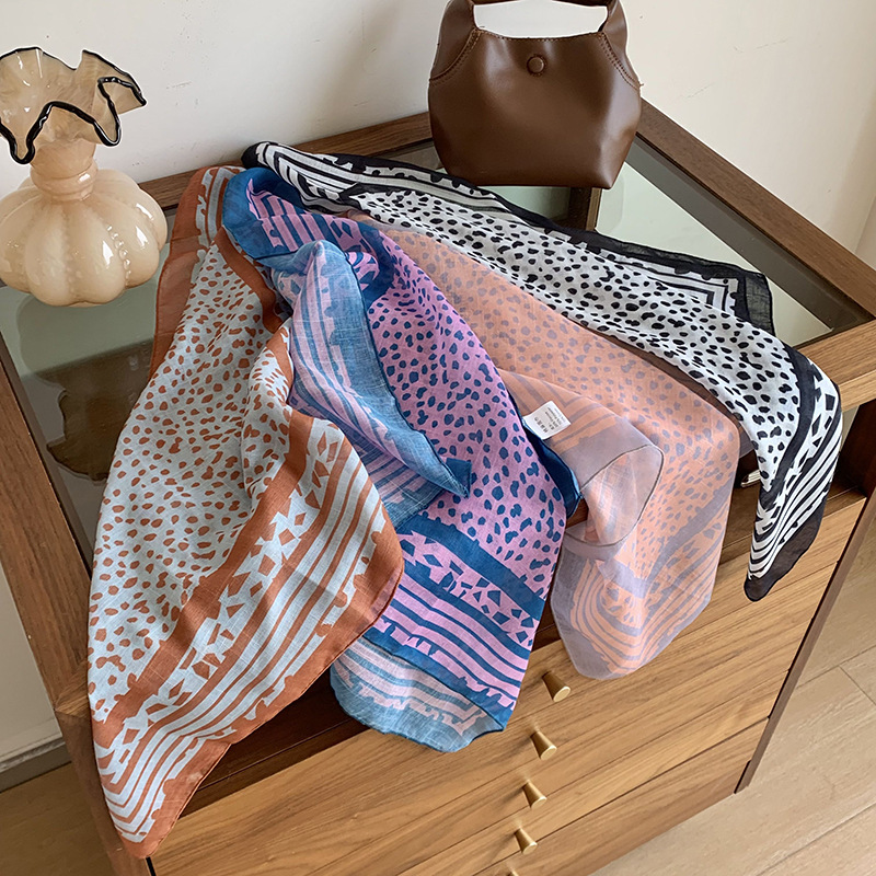 Bufandas de seda para mujeres primavera y verano coreano perezosas bufandas de flores pastorales retro versátiles bufandas cuadradas bufandas de protección solar