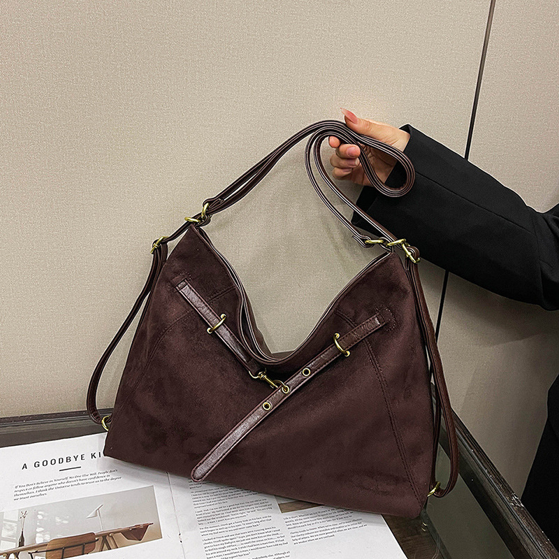 Souvenir Gift Shoulder Crossbody Bag for Women, New Fashion Style, High-End, Light Luxury, Versatile, Large-Capacity Tote Bag for Commuting