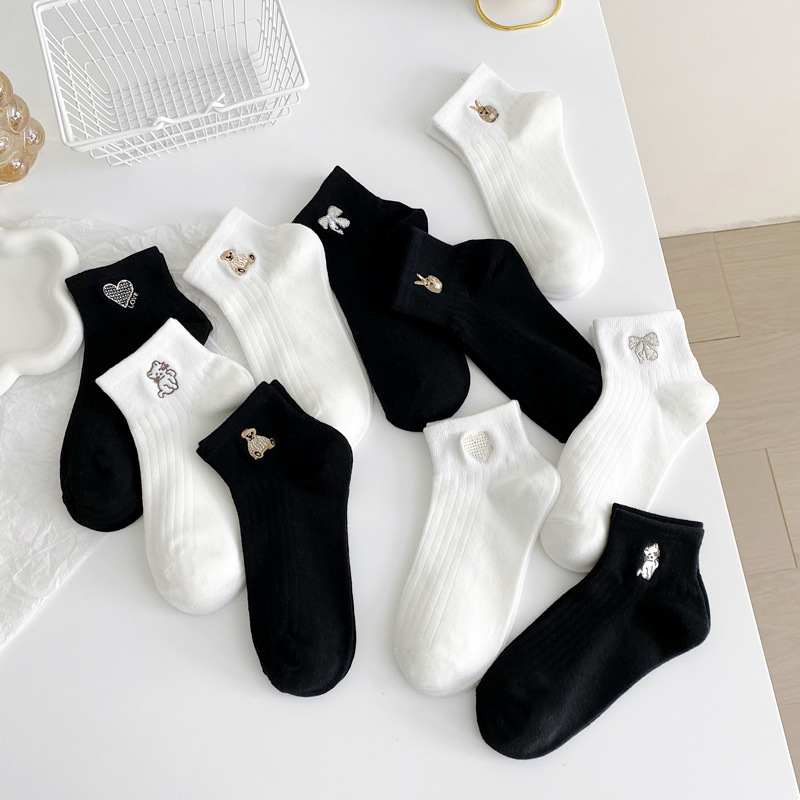 Women's Casual Heart Shape Solid Color Bow Knot Cotton Jacquard Crew Socks A Pair display picture 4