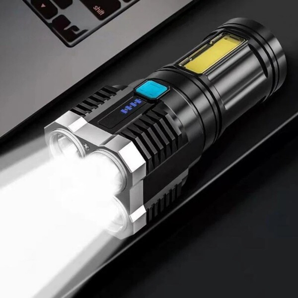 Universal handheld flashlight