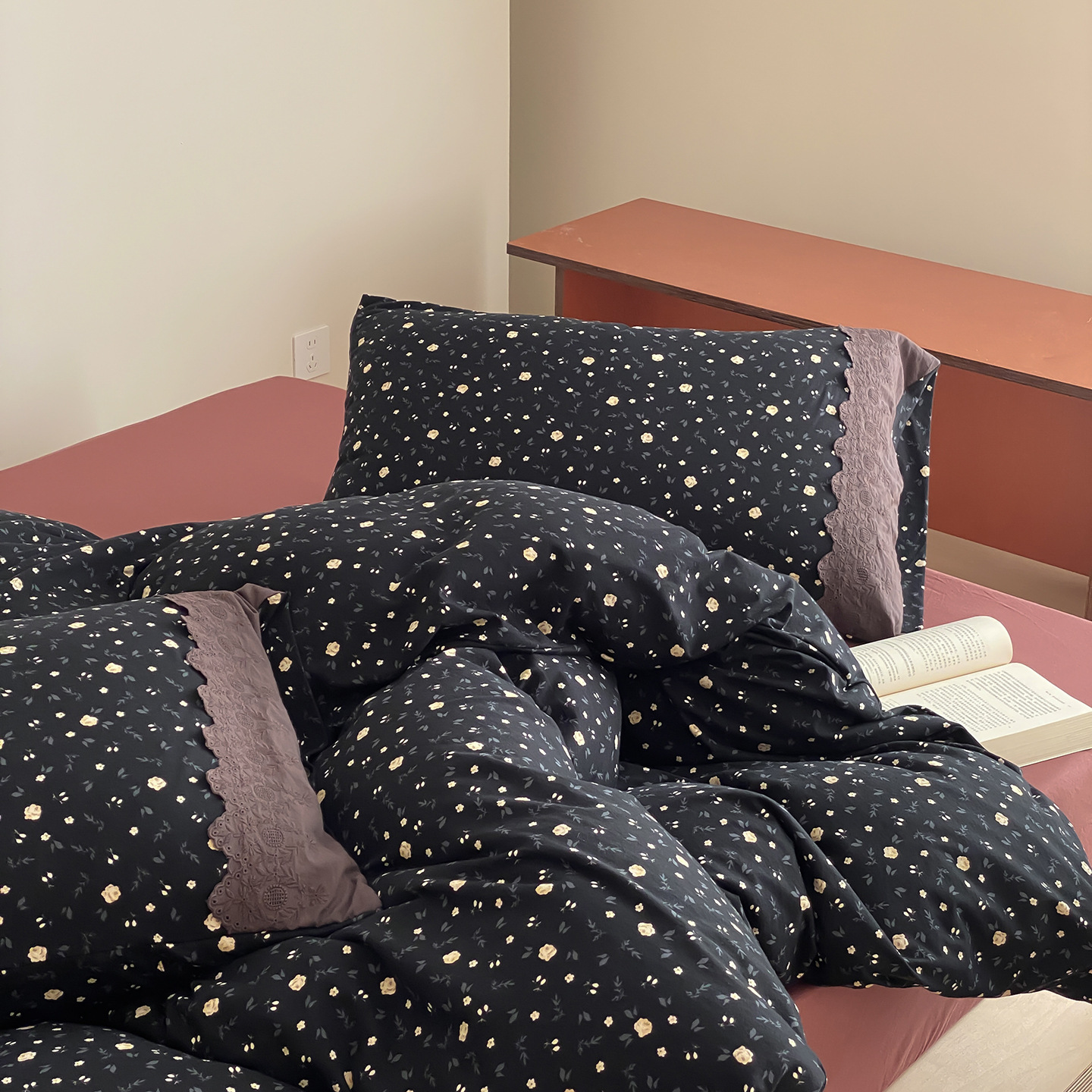 French Vintage Floral Bedding Set 100 Percent Cotton Four Piece_voghion.com