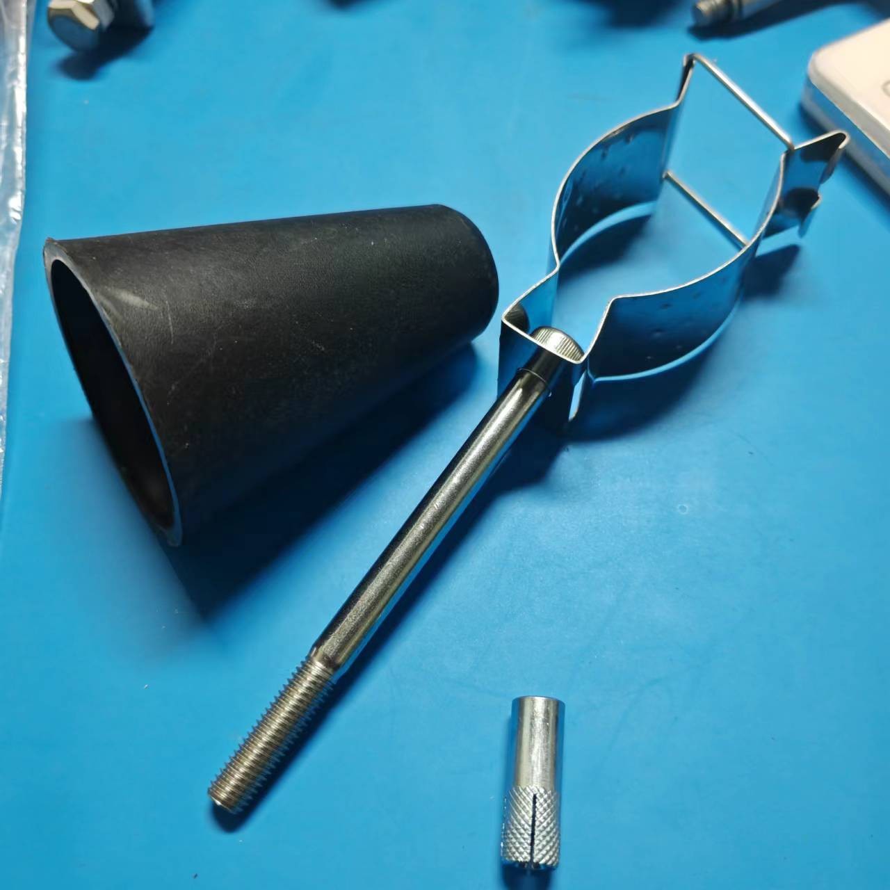 138防火型漏缆卡具 158铁路漏缆馈线卡 同轴电缆50-42馈线卡夹