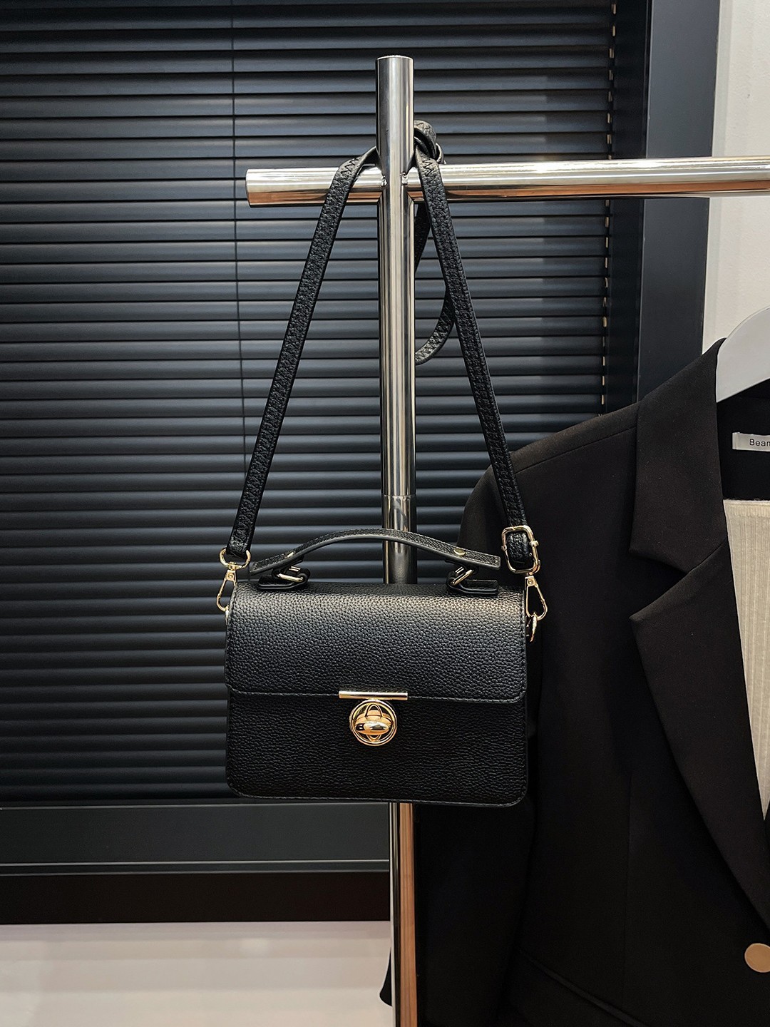 Bolso de mochila para mujeres 2025, nuevo tipo transfronterizo de lichi, bolso de mano cuadrado, sensación de alto nivel, lujo ligero, bolso de hombro universal