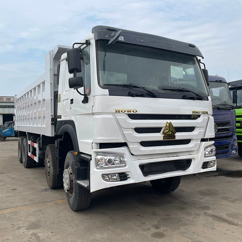 Перевозка бывшего в употреблении 12-колесного самосвала Howo, двухосного самосвала, самосвала с правым рулем и контейнерным задним кузовом.