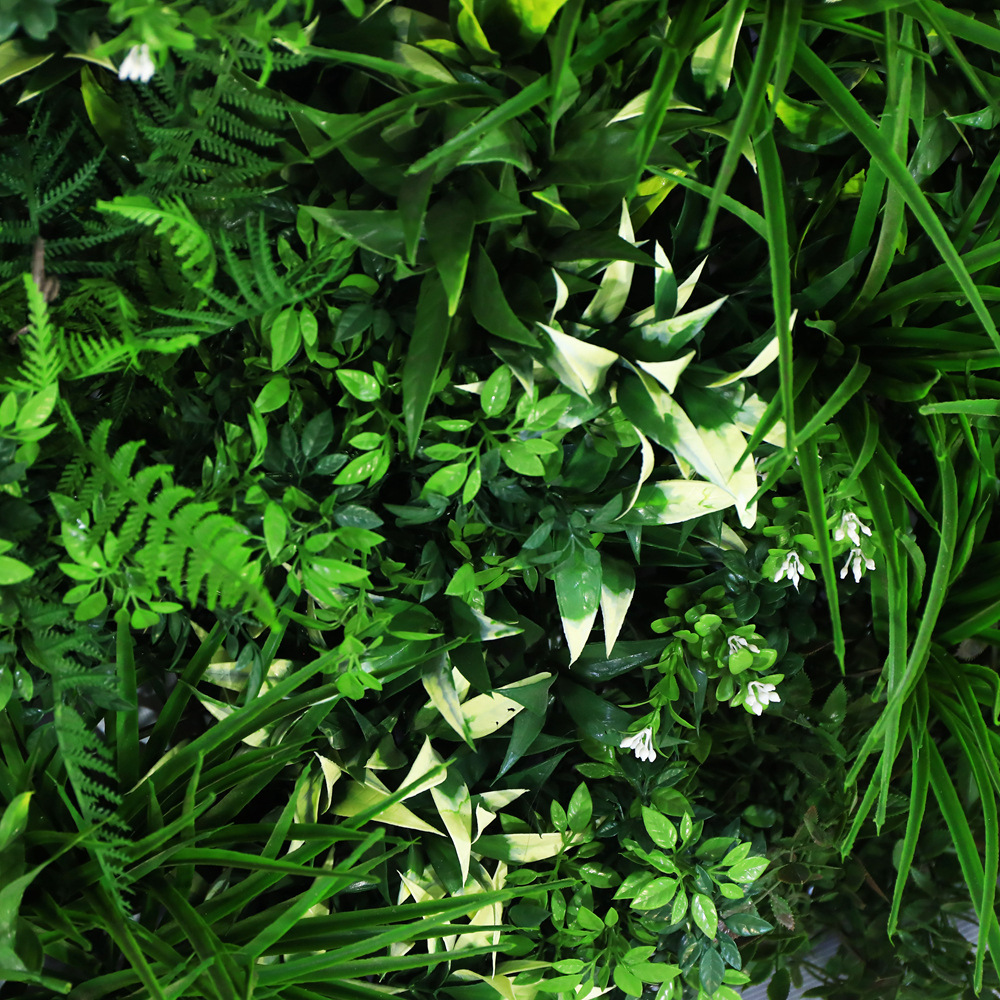 Pared de planta simulada Red de pared de planta verde Pared de fondo rojo Flores falsas Hierba falsa Plantas verdes Decoración de césped artificial interior Paisajismo