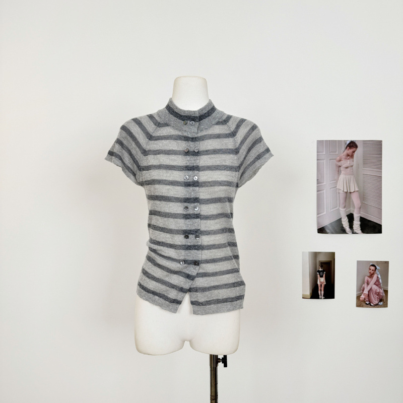 Wool Striped Hollow-Out Knit Cardigan Double-Breasted Shell-Patterned Alpaca Wool Knit Top Wool Striped Hollow-Out Knit Cardigan Double-Breasted Shell-Patterned Alpaca Wool Knit Top