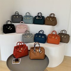 国境を越えた欧米のファッション女性のハンドバッグの典型的な肩が斜めに手に入る気質のプラチナバッグ秋冬の新型
