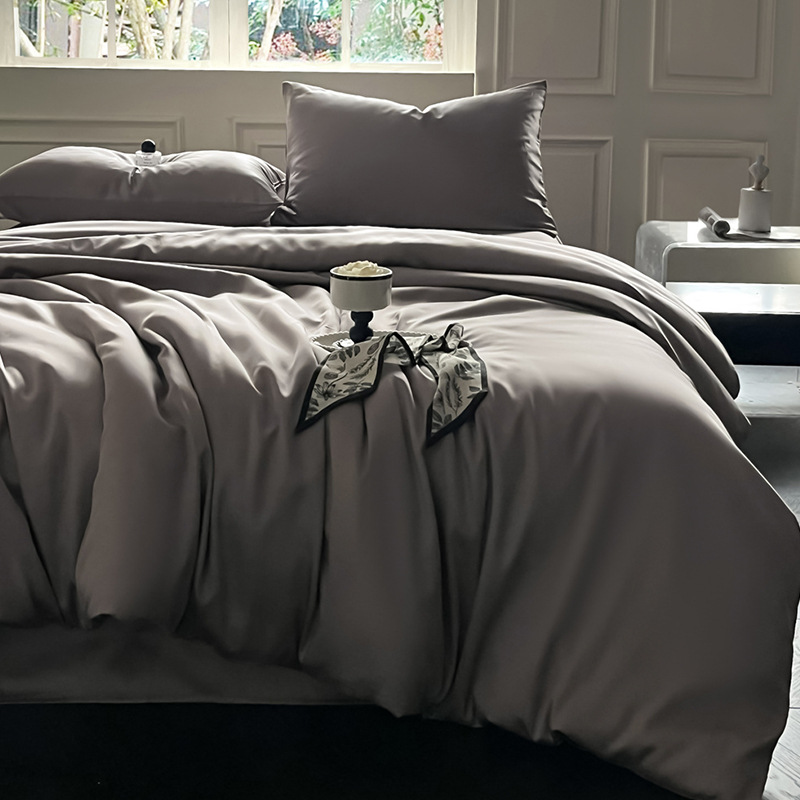 Juego de cama de verano de cuatro piezas de seda de hielo de lujo ligero 2025 nueva funda de edredón sábana sábana sábana ropa de cama desnuda sedosa