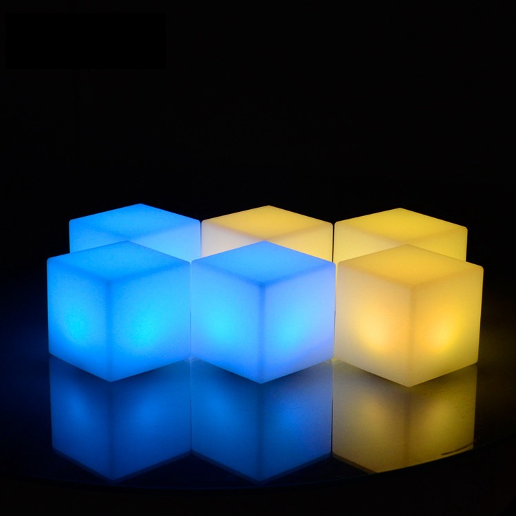Hot sale luz cubo LED cuadrado en una carga de control remoto atmósfera bar lámpara de escritorio lámpara de noche lámpara de escritorio