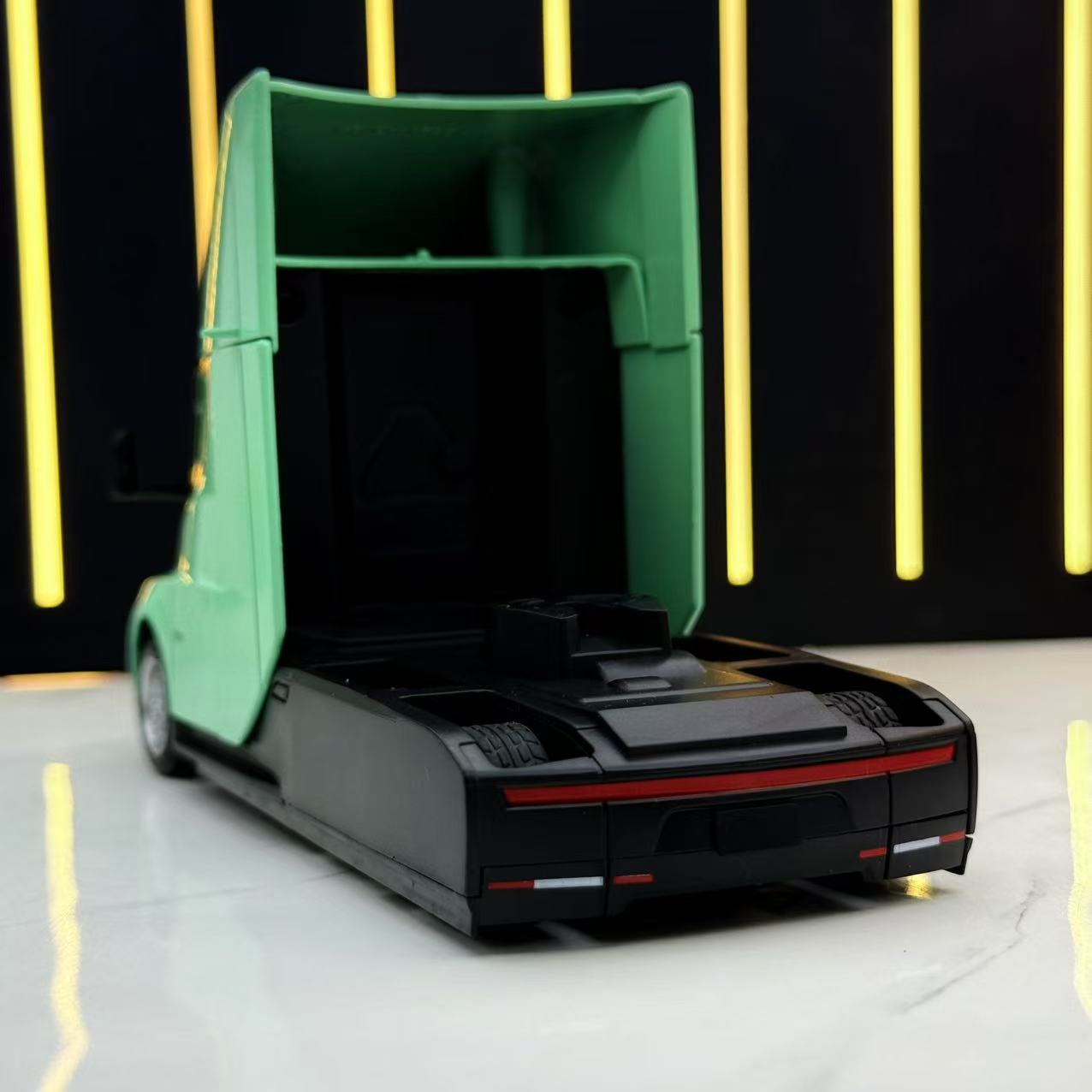 (2개) 새로운 HOWDY 합금 자동차 모델 1:32 TESILLA SEMI 트럭 헤드 ACOUSTO-OPTIC HUILI 장난감 자동차 음향 효과 모델 장식품