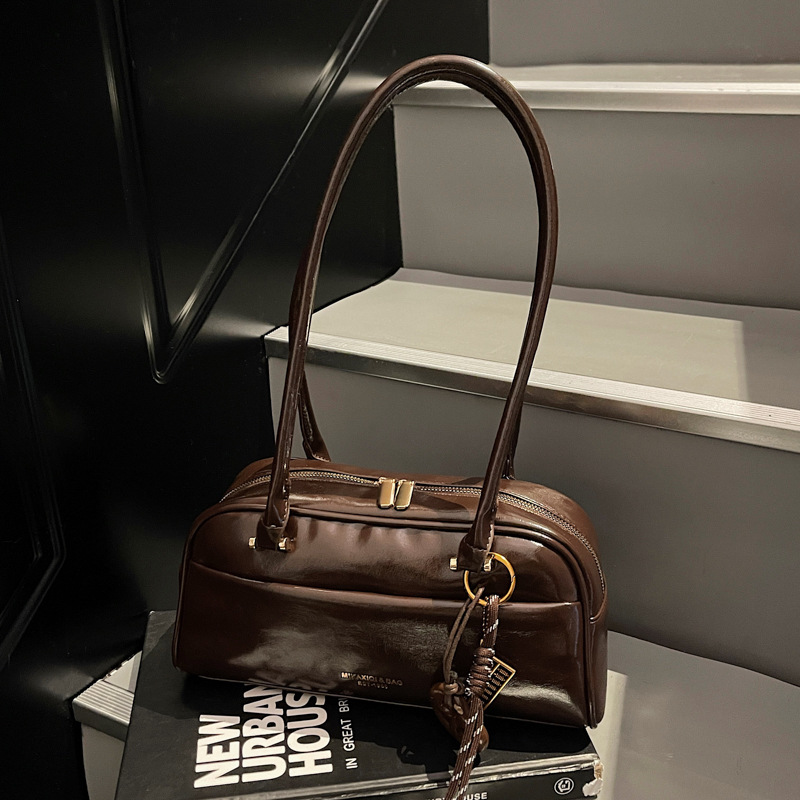 Bolsa de almohada retro para mujeres invierno 2025 nueva alta sensación de cuero suave bolsa de hombro bajo la axila bolsa de bolos de mano de moda