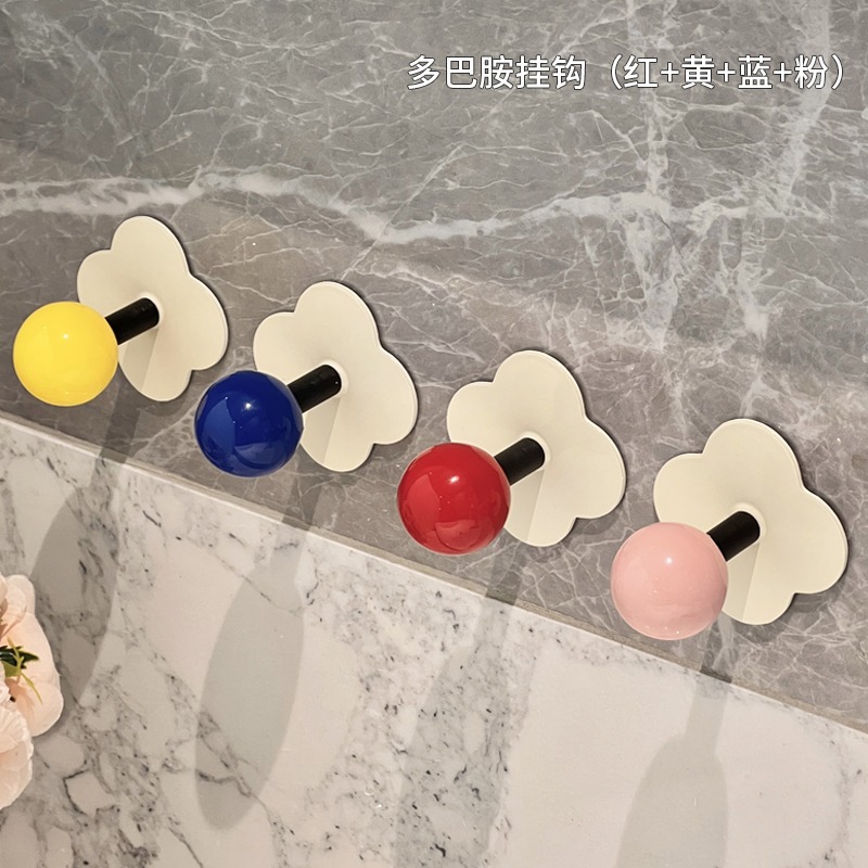 4 ganchos en forma de flor (rojo, amarillo y azul en polvo)