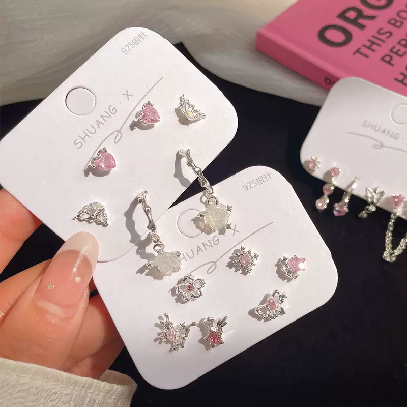 Серьги (Brand) геометрические фуксия, вставки циркония, кисточки, штифты 925 серебро