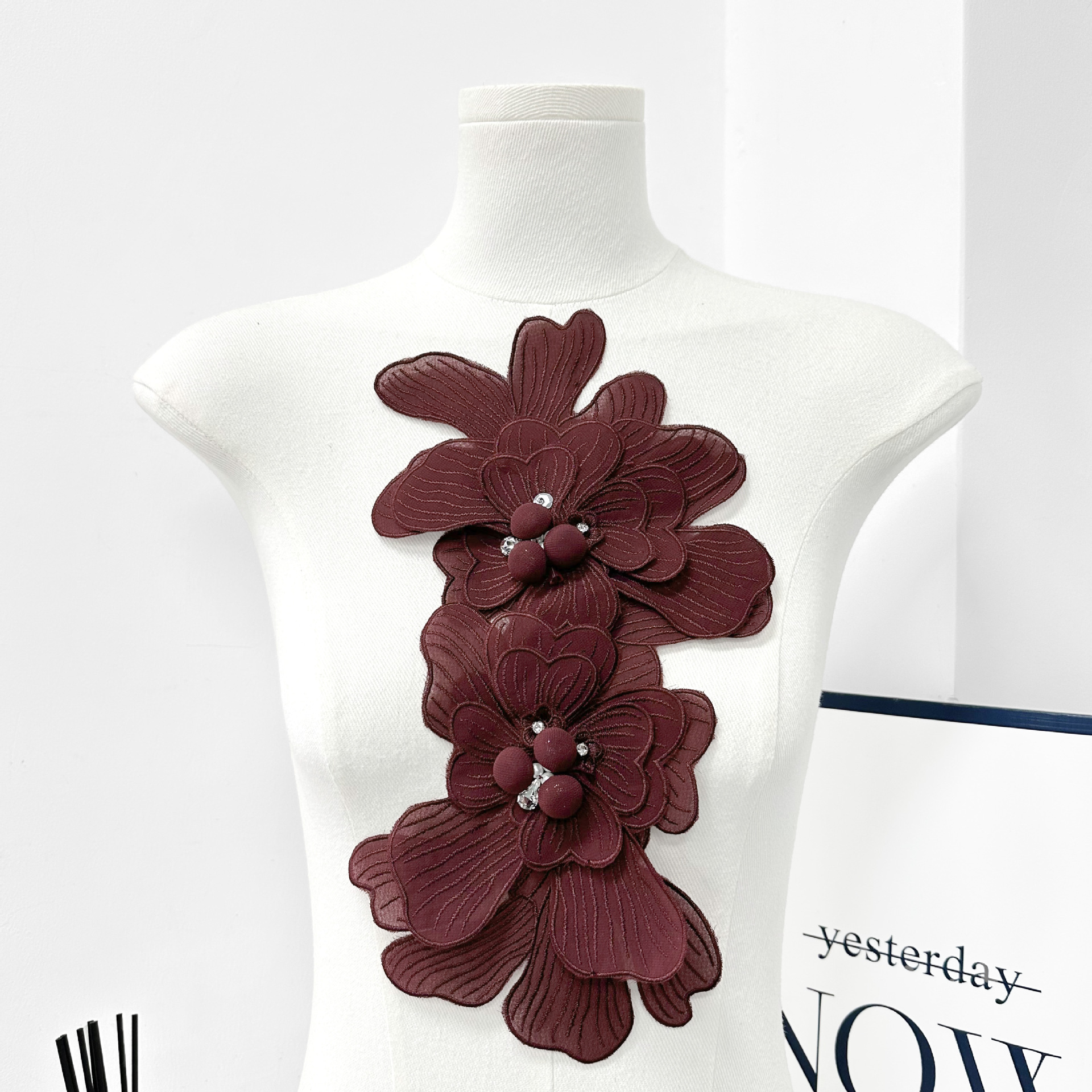 Parches de tela floral, broches y apliques de ropa con bordado de cuentas, accesorios DIY para vestidos de novia y faldas, superventas transfronterizos. image 12