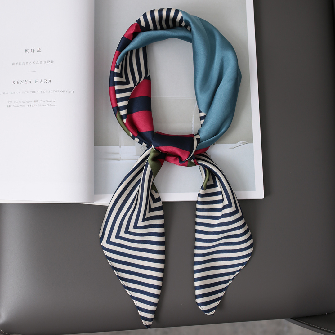 Decorative Small Square Scarf With Geometric Four Seasons Pattern_voghion.com