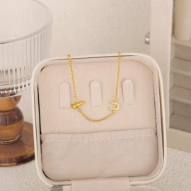 耳钉;耳环;项链