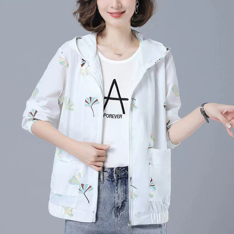 Одежда для защиты от солнца, Женская легкая куртка с длинными рукавами, новое летнее поступление, Свободный Повседневный Топ больших размеров для мам среднего возраста с капюшоном