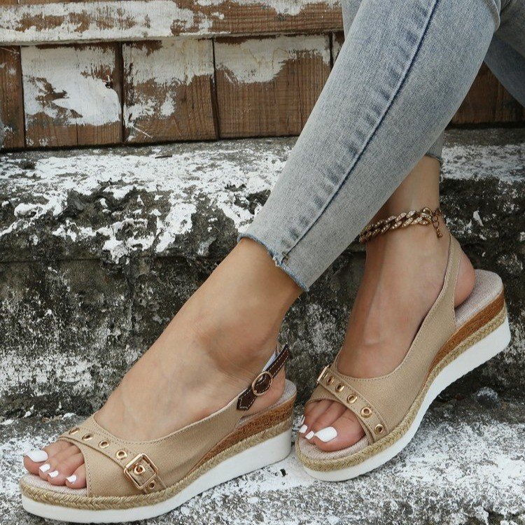 2024 Summer European And American Style One-Strap Rivet Platform Straw Thick-Soled Wedge Beach Sandals For Women_vogvips.com