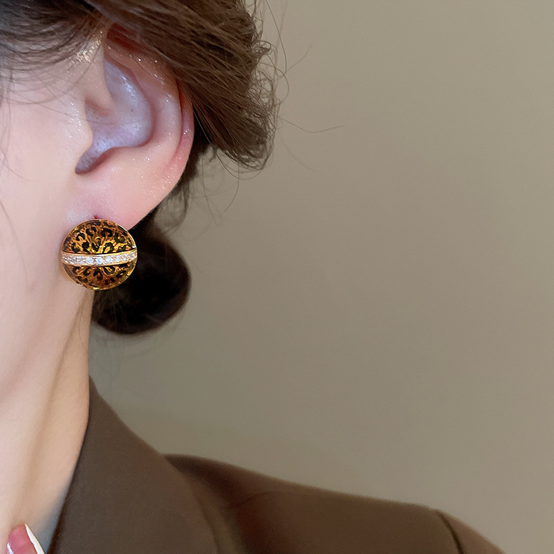 Boucles d'oreilles à clous géométriques à imprimé léopard en or véritable plaqué or haut de gamme, boucles d'oreilles rétro, boucles d'oreilles à la mode et au tempérament_voghion.com