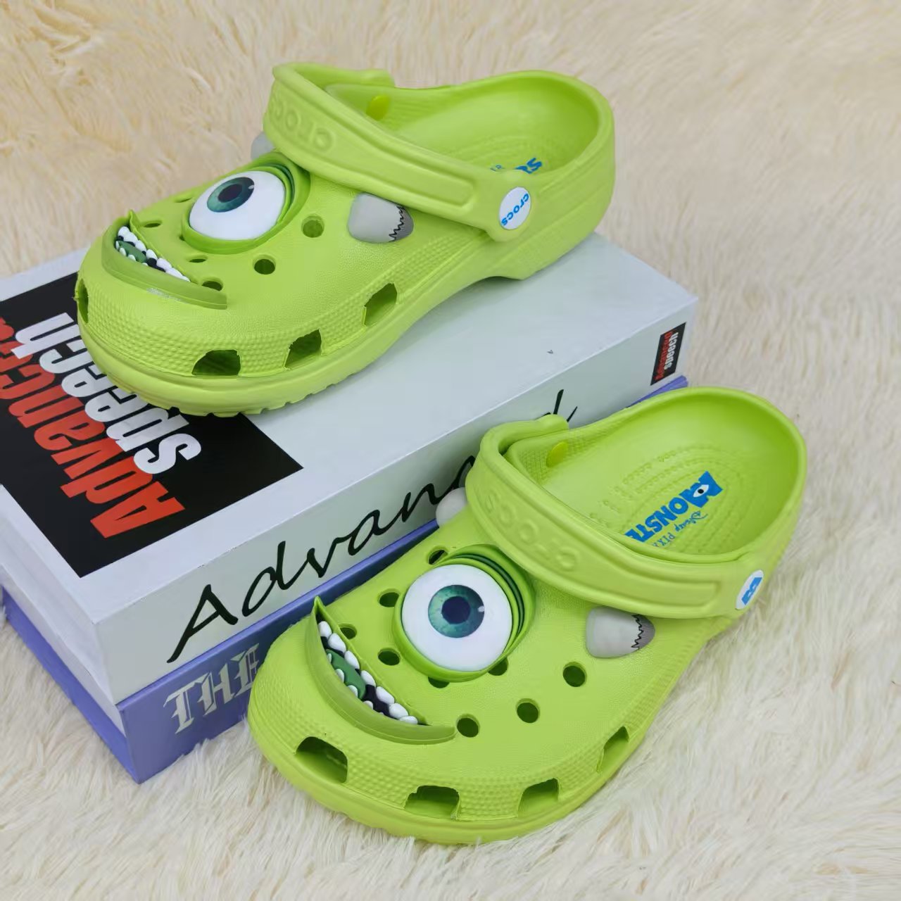 Croos Summer Kidsren's Monster Big-Eyed Hole Beach Shoes Star Family Hole Shoes Non-Slip Outdoor Leisure
