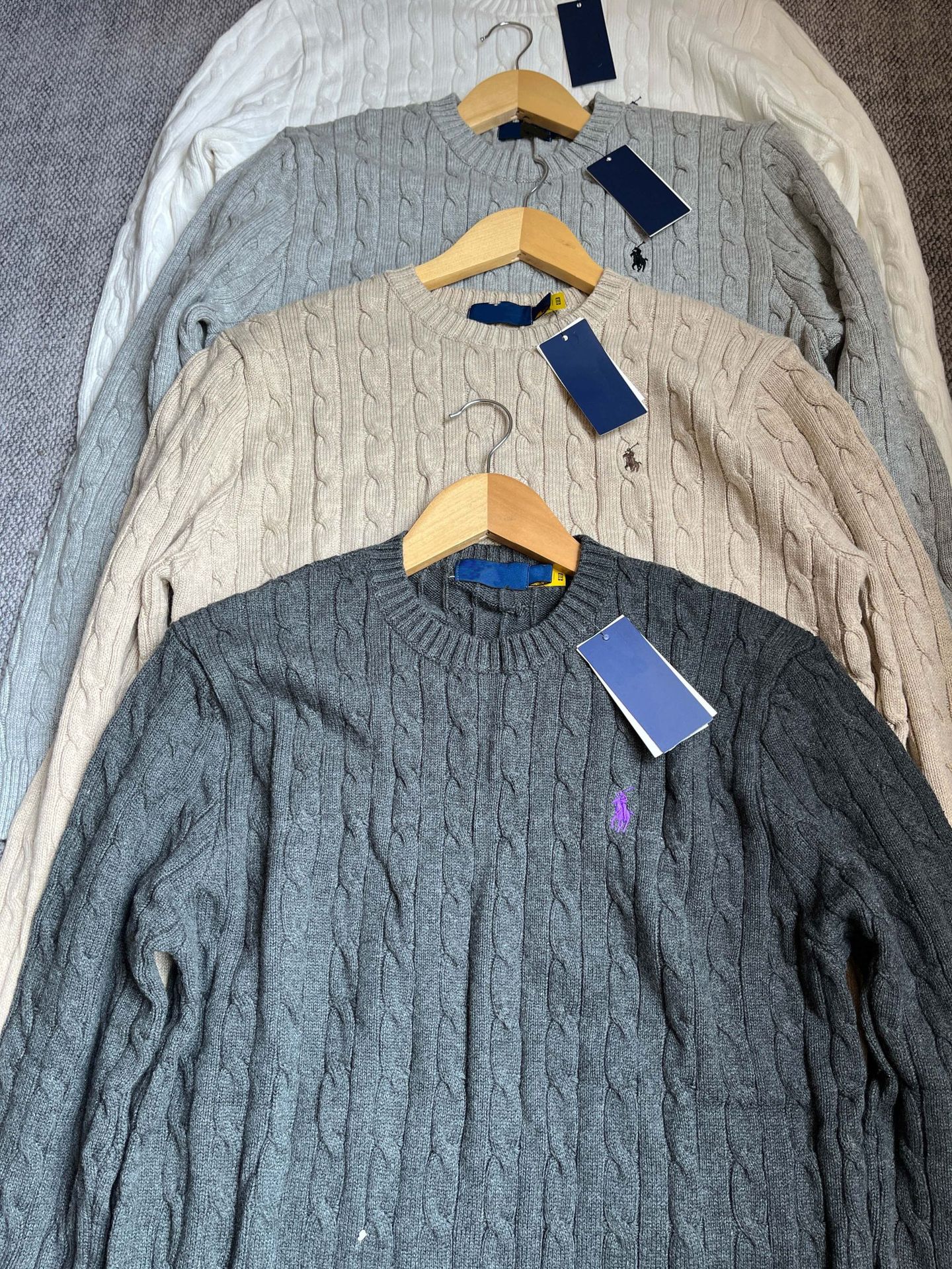 高品質の古典的な戦馬刺繍綿線麻花丸襟長袖プルオーバーニットセーター男性ニット