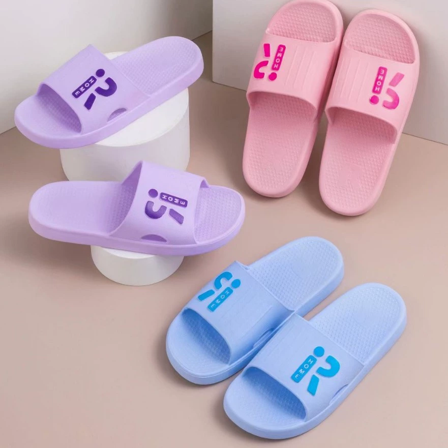 Продам модные новые стильные удобные, мягкие, нескользящие, водонепроницаемые и износостойкие женские тапочки на рынке.