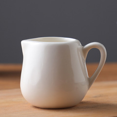 陶磁器の乳灼源のメーカーの鋭い口は柄があります。