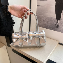 С���߼���Ҹ�°�Ů������2025�¿�r�����^������б����AͲ����