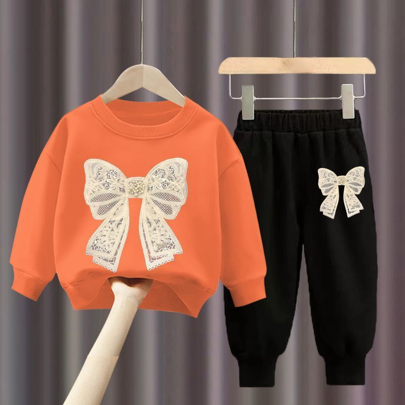 레이스 매듭 오렌지색 스웨트셔츠 + 레이스 매듭 블랙 팬츠