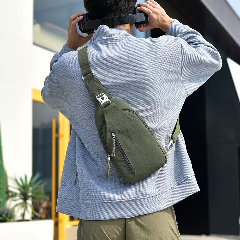跨境新款男士胸包时尚潮流纯色单肩包便携运动休闲斜挎包可印logo