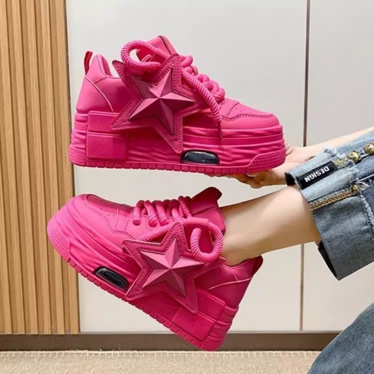 Zapatos de mujer de moda nacional alta 2025 nuevo otoño e invierno aumento de suela gruesa estilo explosivo casual todo fósforo deporte rosa rojo zapatillas de deporte mujeres