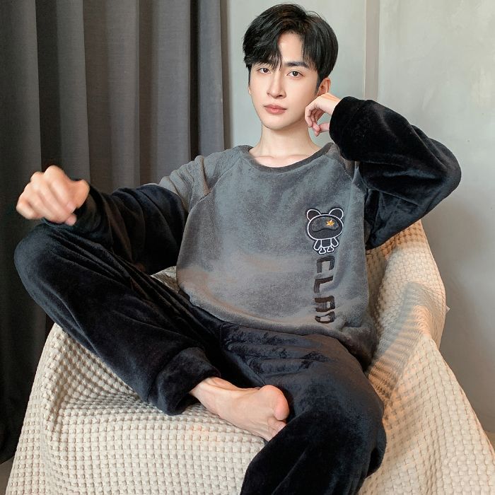 Pijamas de franela para hombre, invierno 2025, forro polar coral grueso, tallas grandes, aptos para usar en exteriores, conjunto para estar en casa, exportación.