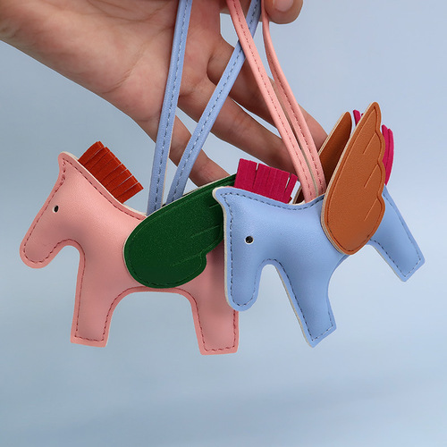 Cute Internet celebrity small horse pendant PU leather car keychain angel small flying horse bag hanging decoration bag hanging ornament 