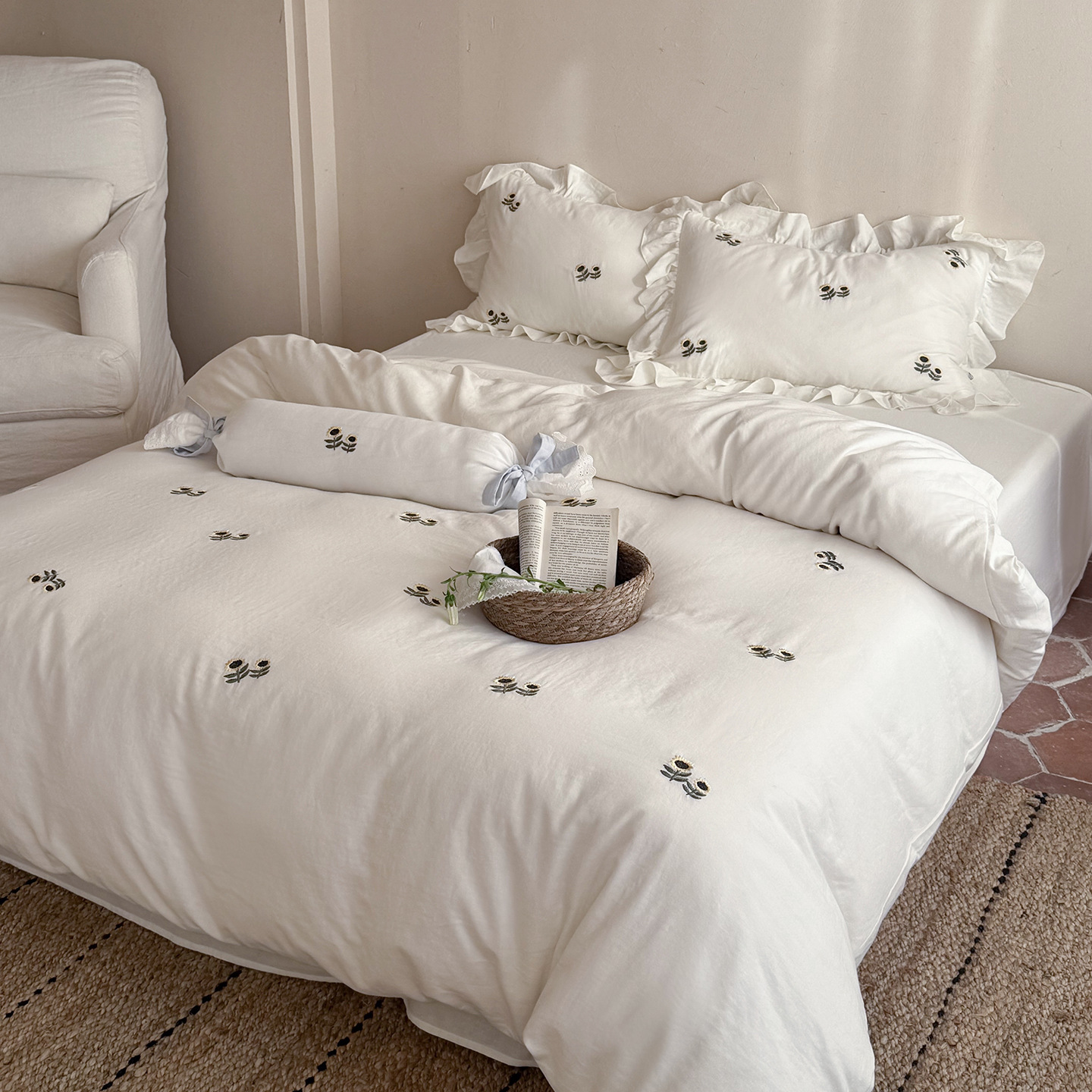 Princesa coreana de algodón 1.2m cama de tres piezas de doble capa de sábanas bordadas blancas de cama de cuatro piezas