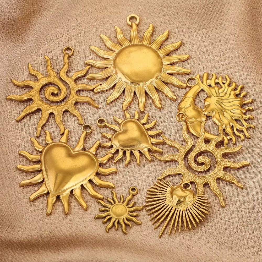 304 Stainless Steel Material Sun, Moon, Heart Shape Pattern 5 PCS/Package Stainless Steel Sun Heart Shape Pendant Charms