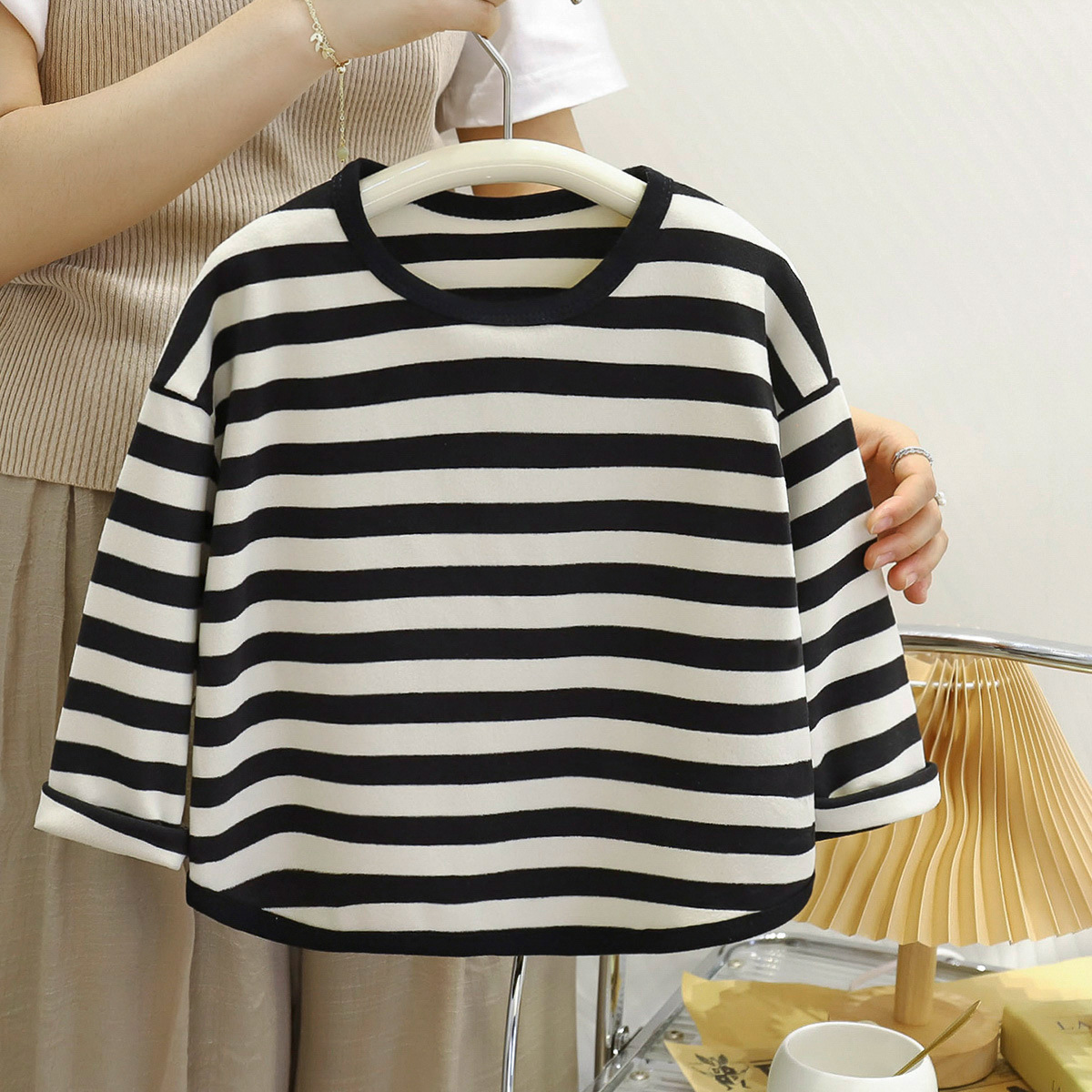 Camiseta de base infantil otoño nuevo niño caliente camiseta de camiseta de manga larga rayada camiseta de niñas ropa de base para niños mayorista